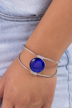 Load image into Gallery viewer, Candescent Cats Eye Bracelet - Blue
