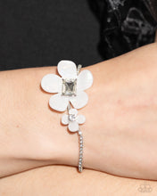 Load image into Gallery viewer, Dainty Devotee Bracelet - White
