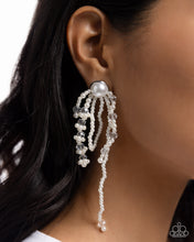 Load image into Gallery viewer, Promising Pearls Earring - White
