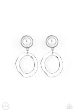 Load image into Gallery viewer, Vintage Veracity Earring - White
