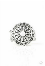 Load image into Gallery viewer, Daringly Daisy Ring -  White
