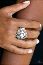 Load image into Gallery viewer, Daringly Daisy Ring -  White
